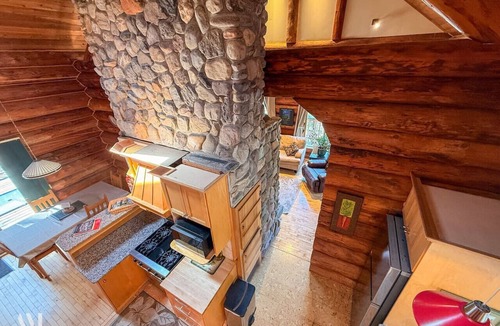 Golden Cabin | Raven`s Roost - Rural Cabin Minutes from Golden