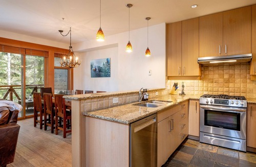 Nordic Estates House | Recently Updated | Ski-In/Out | Hot Tub | Garage | Managed by Aloha Whistler
