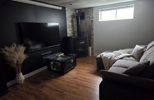 Mercier House | Relax after exploring the great city of Montreal and enjoy Poker Playground
