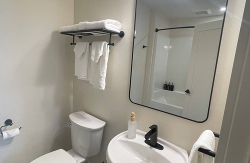 Cumberland Hotel | Relax in this Stunning 2 bedroom Guest House in Cumberland