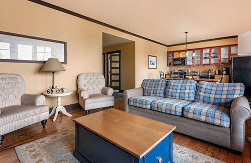 The Blue Mountains Hotel | Relaxing Room w/Balcony & Fireplace l Easy Access to Skiing & Outdoor Fun