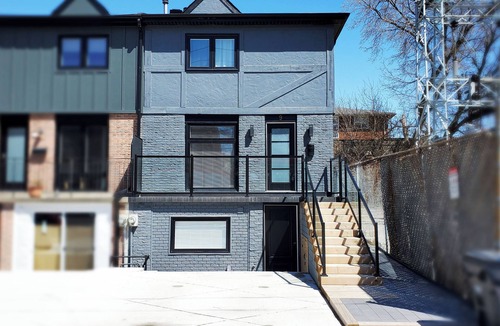 Swansea Apartment | Renovated Guest Suite Near The Lake & High Park!