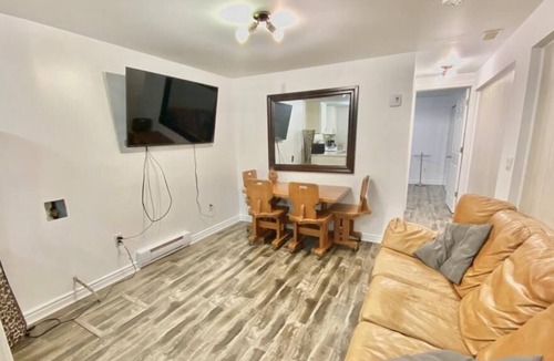 Downtown Gatineau House | Renovated Private Apartment near Ottawa - Clean & Quiet
