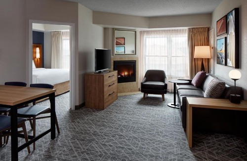 Northeast Mississauga Hotel | Residence Inn by Marriott Mississauga-Airport Corporate Centre West