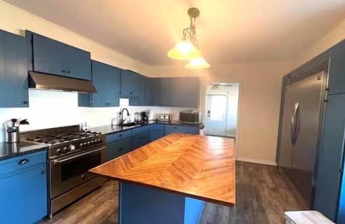 Langton House | Resort like private fenced Farm 3 acres.Pets Ok.