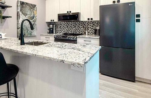 Regional District of Nanaimo House | Resort. Sleeps 6. Newer Executive ENTIRE Townhome. Outdoor Pool and HotTub.