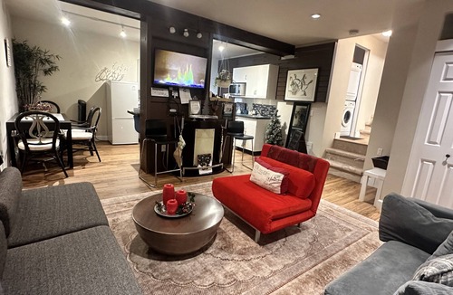 Vancouver Ski Chalet | Resort Style Chalet in the Forest with a Tennis Court near Grouse Mountain
