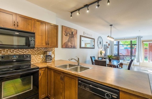 South Pandosy Apartment | Resort Style Living with Private Lawn and Patio