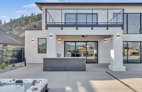 Central Okanagan House | Resort-Style Oasis | Heated Pool + 4 Suites