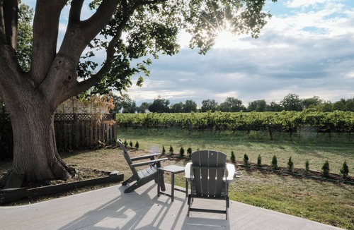 St. Davids House | Retreat by the Vineyard |Panoramic Sauna |Hot Tub |EV Charger