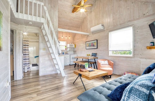 York Cottage | Reunion Cottages, 5 minutes walking to beach entrance & Stanhope Golf Course.
