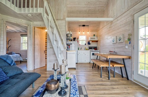 York Cottage | Reunion Cottages, 5 minutes walking to beach entrance & Stanhope Golf Course.