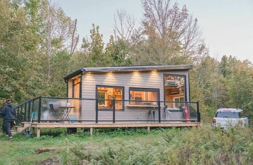 Tay Valley Cabin | Rhya Cabin | Delightful Tiny Home with Parking