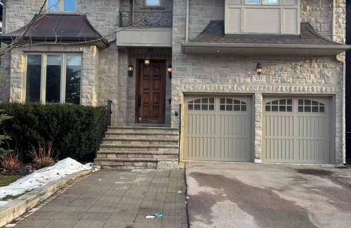 North York House | right Ensuite Room 201 near Sheppard Subway | Free Parking & Wi Fi