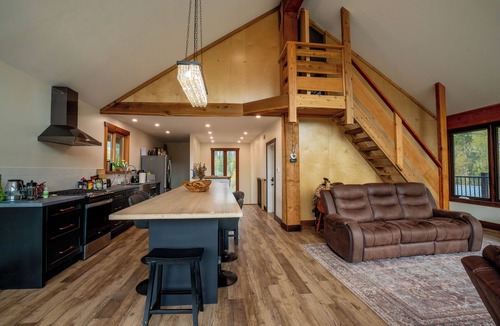Blue River House | River Safari Lodge