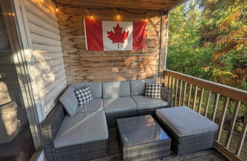 St. Catharines House | River Views | Pool Table | EV Charger | Hiking Trails | Near Niagara Falls