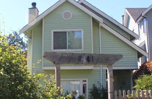 Fraserview House | River Walks and Golf at Duff Cottage
