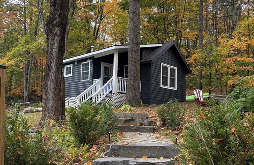 Bracebridge Cabin | Riverside Blue… Your cozy guesthouse for all things Muskoka.!