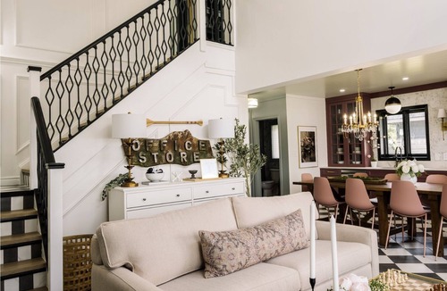 Trent Hills House | Riverside Cabin 1 Feel like royalty in this riverside retreat.
