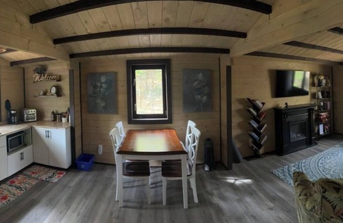 Bracebridge Cabin | Riverside cabin in the woods