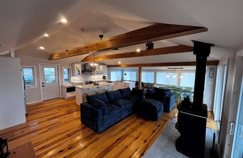 Dunnville Cottage | Rock Point Bay Retreat - Stunning Lake Erie Waterfront Cottage