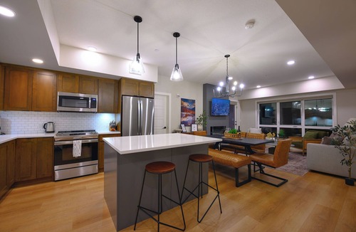 Dead Man's Flats Condo | ☀️Rocky Mountain View Retreat |Hot Tub & Pool ☀️