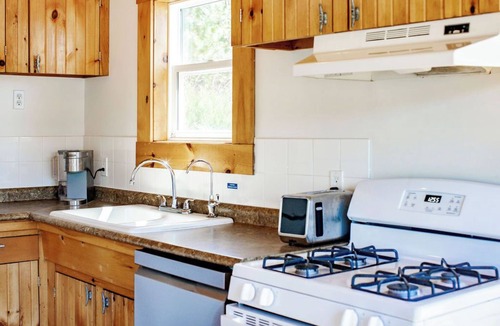 Boutiliers Point Cottage | Romantic Oceanfront Cottage | Private Wood-Fired Hot Tub | Near Halifax