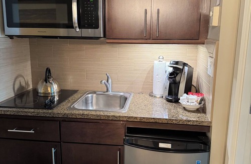 Yaletown Condo | Rosedale Condominiums - Downtown Vancouver Suite - Sleeps 4, Near BC Place