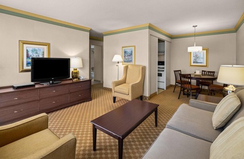 Inner Harbour Hotel | Royal Scot Hotel & Suites, Trademark Collection by Wyndham