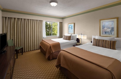Inner Harbour Hotel | Royal Scot Hotel & Suites, Trademark Collection by Wyndham