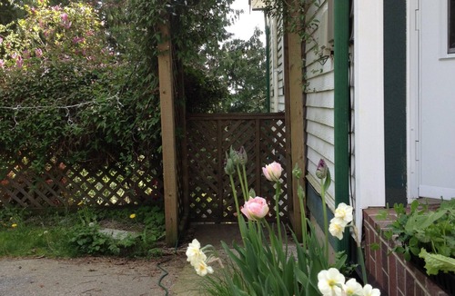 Gibsons Apartment | Runner, Bikers, Writers, Nature Lovers - A Family Friendly Vacation Home for You