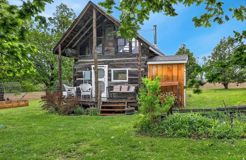 Central Huron Cabin | Rustic Cabin/Cottage for family/friends getaway!. Peace, Quiet, Country