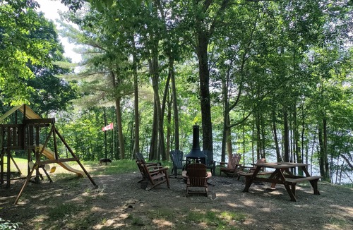 Waltham Cottage | Ruth's waterfront cottage near Pembroke