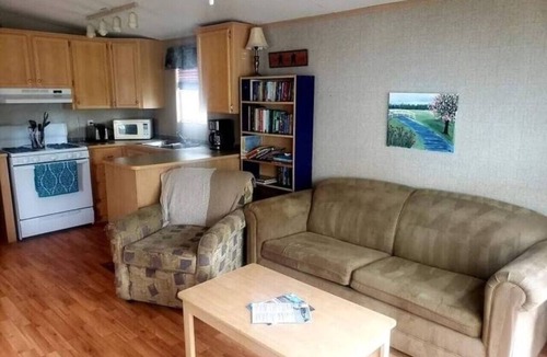 Picton Cabin | Sandbanks Dunes view Cottage | West Lake Views | Near Sandbanks Beach