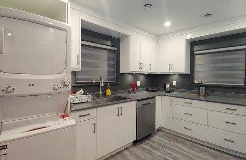 Newton Villa | Sarla Villa Surrey 1 Bed Room 1 Washroom