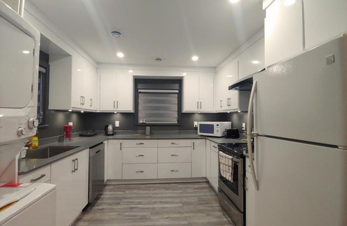 Newton Villa | Sarla Villa Surrey 3 Bed room 2 Wash rooms