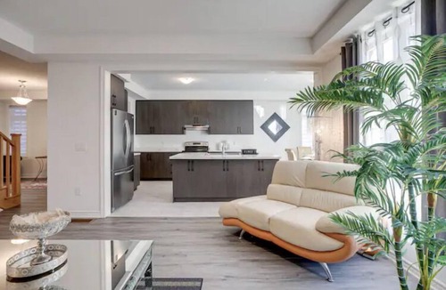 Springwater House | Sassafras Oasis | Sleeps 14 | All-Season Retreat Near Barrie