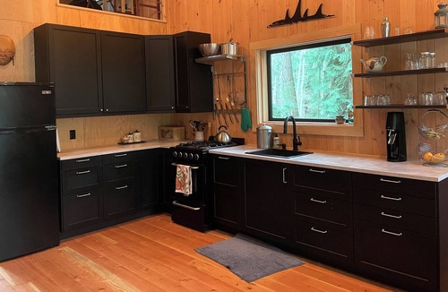 Savary Island Cabin | Savary Mid Island Modern
