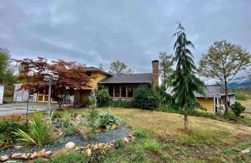Port Alberni House | Scenic Country Home | Sleeps 12 Pet friendly, Port Alberni