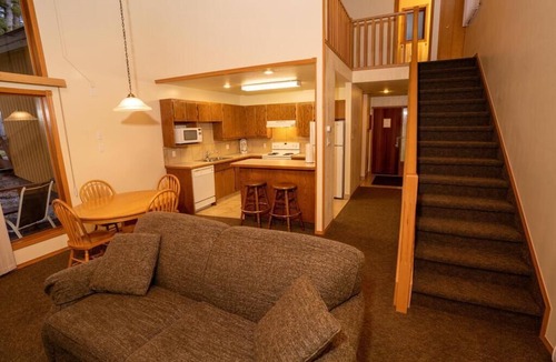 East Kootenay Villa | Scenic Rocky Mountain Location for Christmas Week