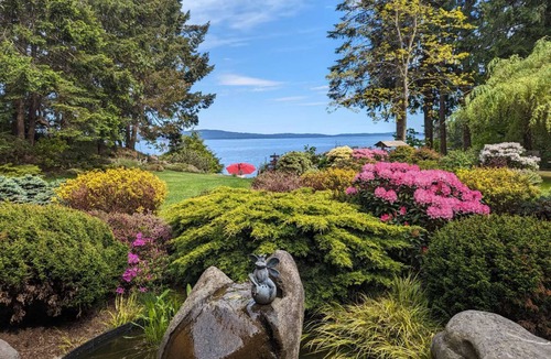 Regional District of Nanaimo House | Sea La Vie Rare & Peaceful Hidden Gem Shore House
