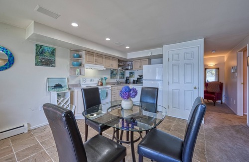 District of North Vancouver House | Sea 'n Sand - Deep Cove Waterfront- Kayaks! 7 day weekly rentals .