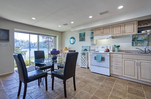 District of North Vancouver House | Sea 'n Sand - Deep Cove Waterfront- Kayaks! 7 day weekly rentals .