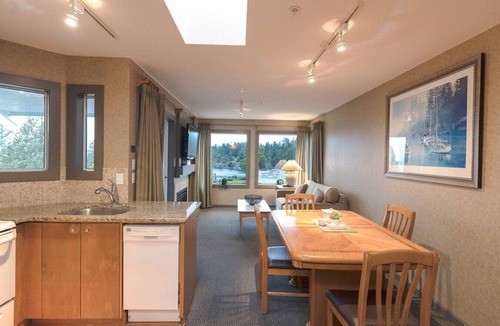 Regional District of Nanaimo Apartment | Sea Shore Retreat Feel at Home by the Sea