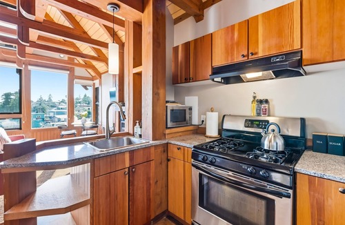 Ucluelet Apartment | Seabird Suite-Inlet Views, Downtown, Tours, Beach