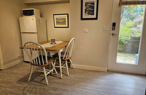 Bowen Island Condo | Seabreeze Escape - Snug Cove