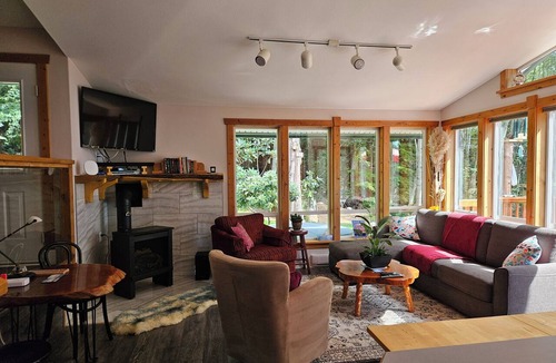 West Sechelt Bed & Breakfast | SeaView Getaway- B.L.T. bed and local treats, a new era B&B Retreat.