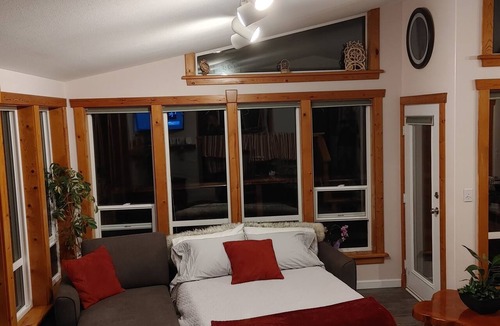 West Sechelt Bed & Breakfast | SeaView Getaway - B.& L.T.,bed and local treats, a new era Retreat.