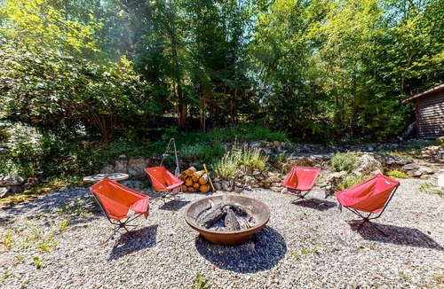 Christina Lake House | Secluded home with gazebo, BBQ & walking distance to beach