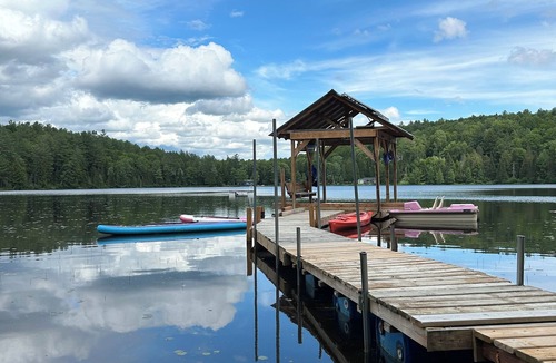 Thorne House | Secluded Lakefront Off-Grid Cottage - A perfect Getaway for the family. n